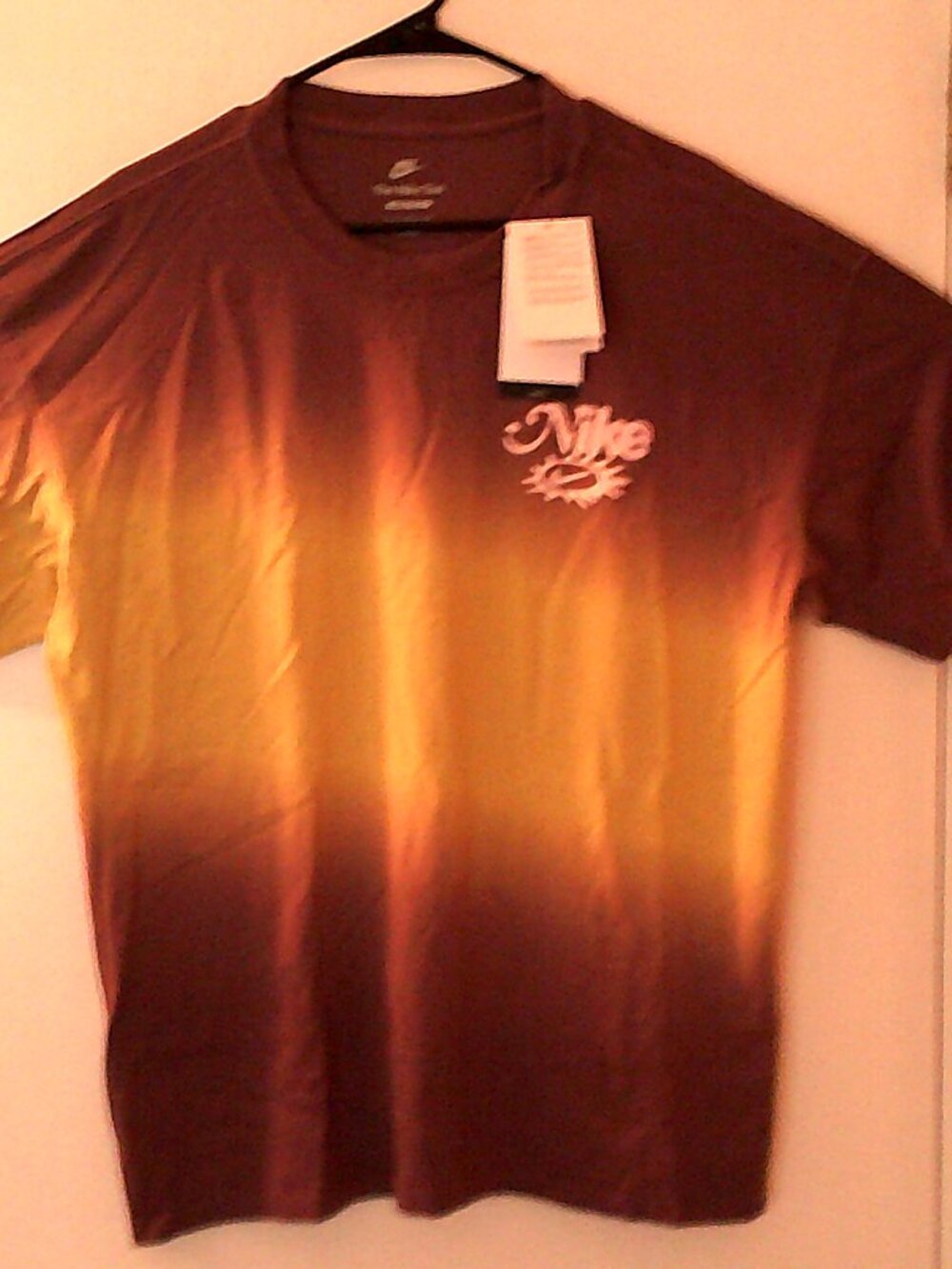 NEW NIKE SPORTSWEAR "Tie Dye Radiate Sole Tee" MEN'S MAROON T-SHIRT L IH1157-720